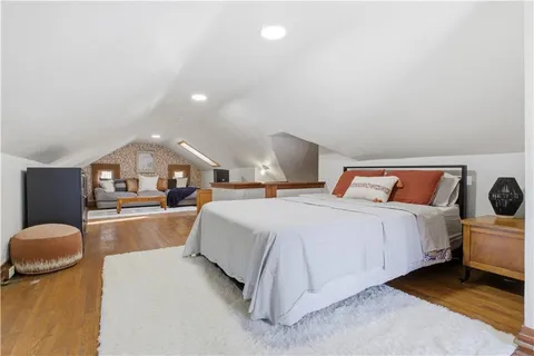 $700,000 | 401 Huntington Road, Kansas City, MO 64113