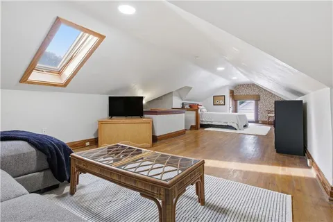 $700,000 | 401 Huntington Road, Kansas City, MO 64113