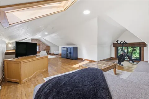 $700,000 | 401 Huntington Road, Kansas City, MO 64113