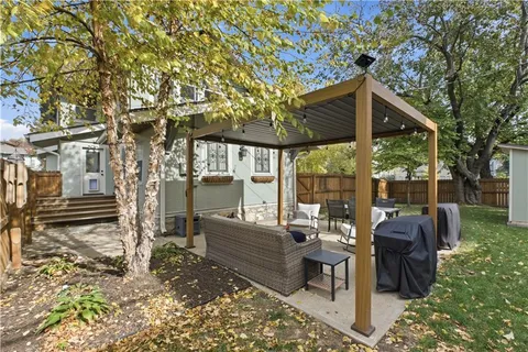 $700,000 | 401 Huntington Road, Kansas City, MO 64113