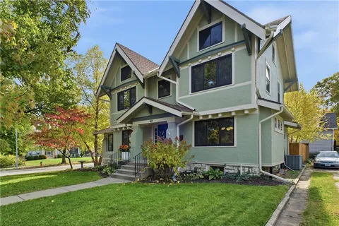 $700,000 | 401 Huntington Road, Kansas City, MO 64113