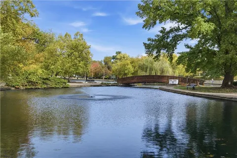 $700,000 | 401 Huntington Road, Kansas City, MO 64113