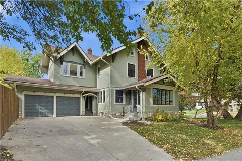 $700,000 | 401 Huntington Road, Kansas City, MO 64113