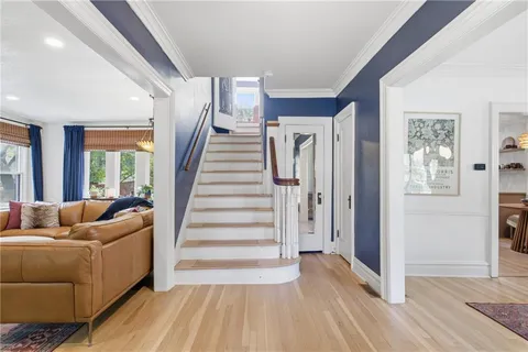 $700,000 | 401 Huntington Road, Kansas City, MO 64113