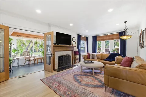 $700,000 | 401 Huntington Road, Kansas City, MO 64113