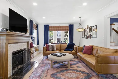 $700,000 | 401 Huntington Road, Kansas City, MO 64113