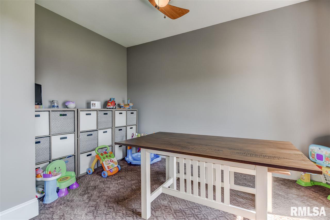 4501 Lynhurst Road Springfield, IL 62711 - Photo 4 of 36
