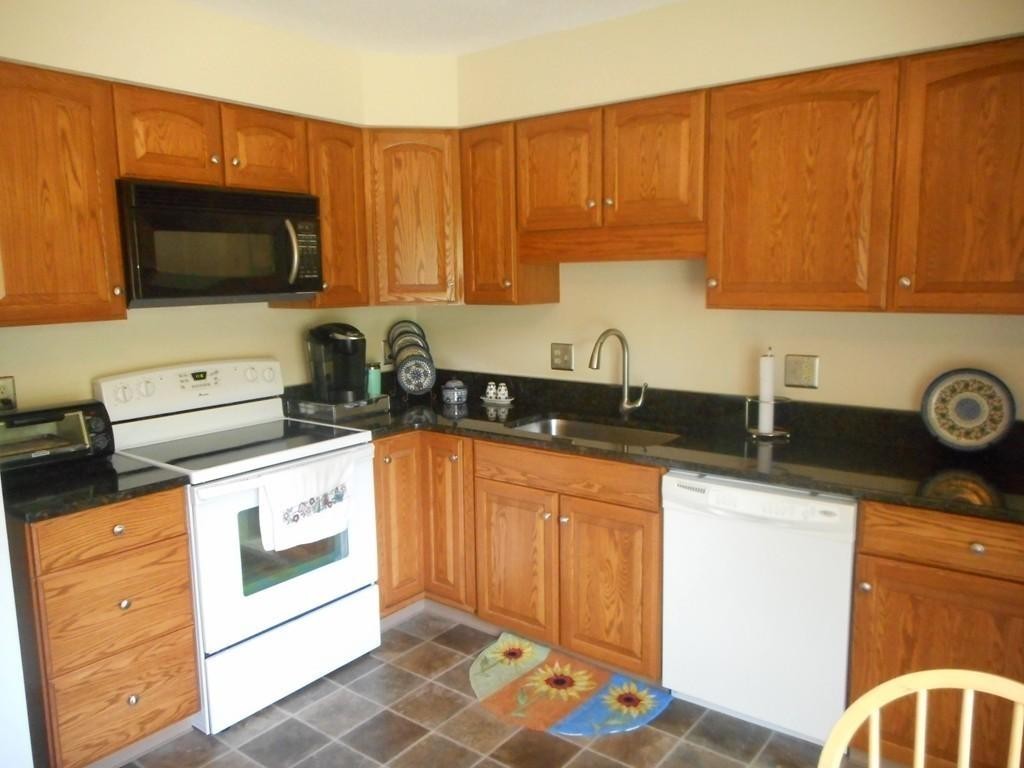 166 Hillside Road, Unit 6 Westfield, MA 01085 - Photo 3 of 16 Gallery Image 3