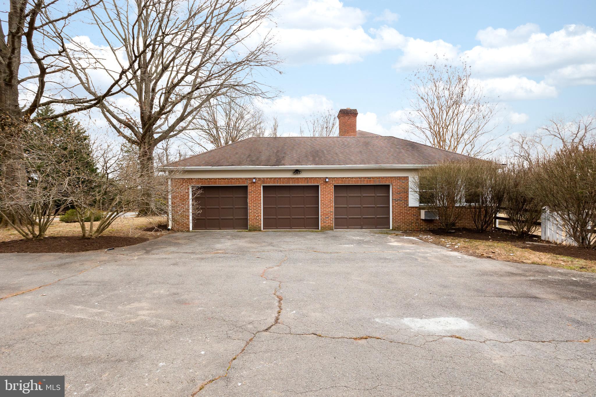 13300 River Road Potomac, MD 20854 - Photo 7 of 22