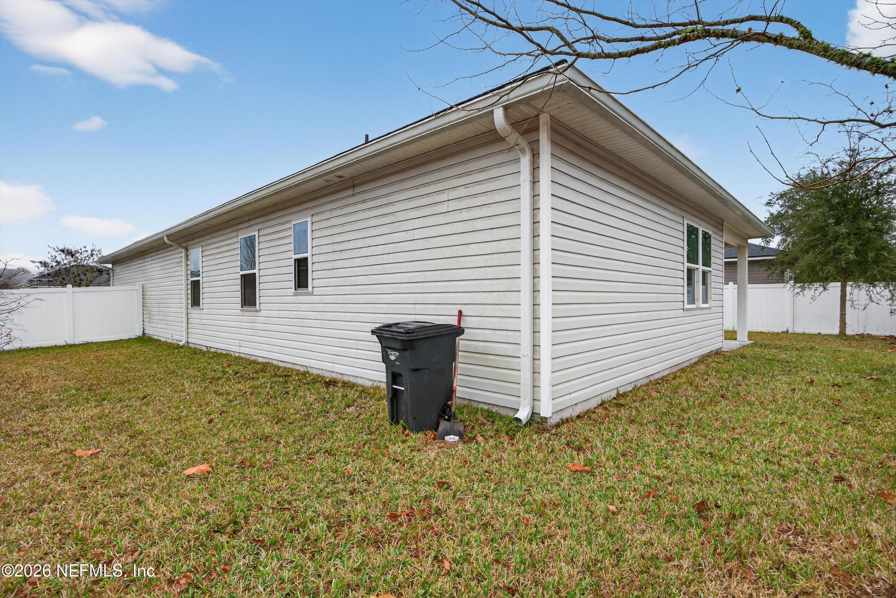 1062 Persimmon Drive Middleburg, FL 32068 - Photo 34 of 45 a backyard of a house