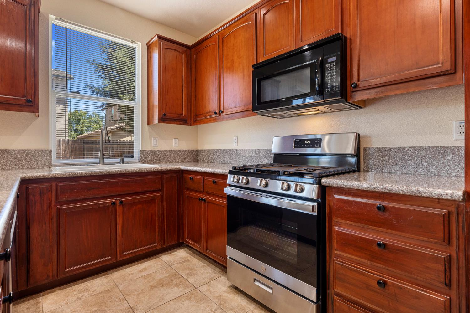 2269 Maverick Court Modesto, CA 95355 - Photo 13 of 39