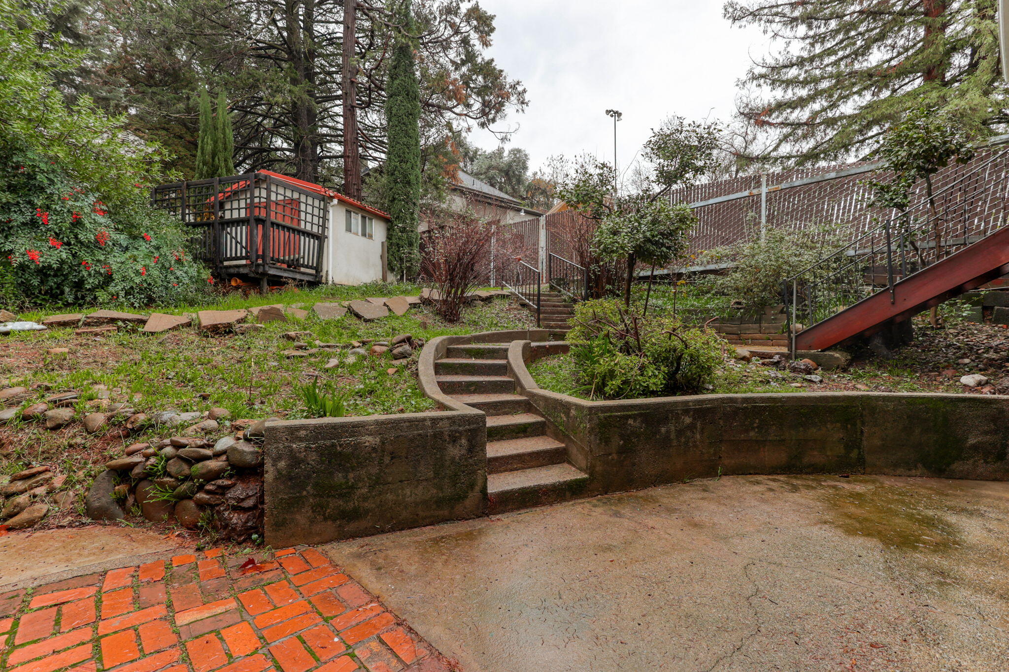 1066 Pine Street Redding, CA 96001 - Photo 4 of 33 BAB68E2C-E2A0-4691-B181-B08C9CDD749F