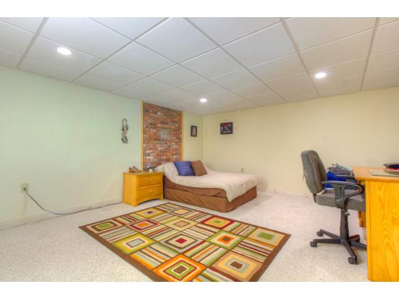 85 Deerfield Road Nottingham, NH 03290 - Photo 32 of 36