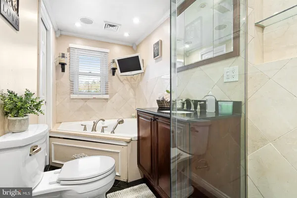 $950,000 | 165 Valley Drive, Southampton, PA 18966