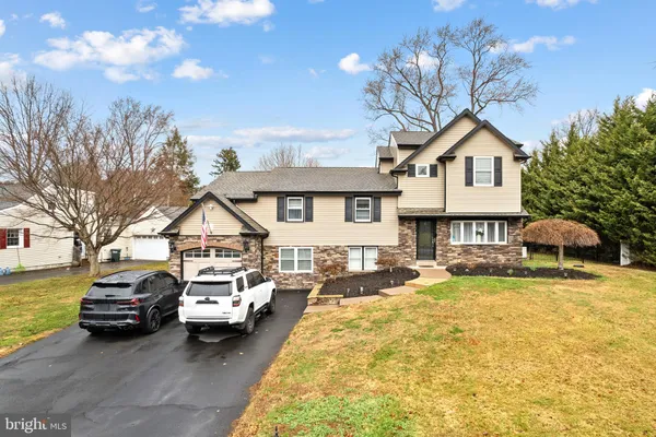 $950,000 | 165 Valley Drive, Southampton, PA 18966