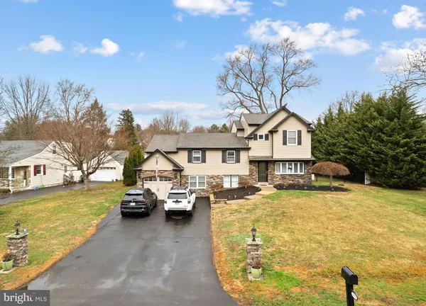 $950,000 | 165 Valley Drive, Southampton, PA 18966