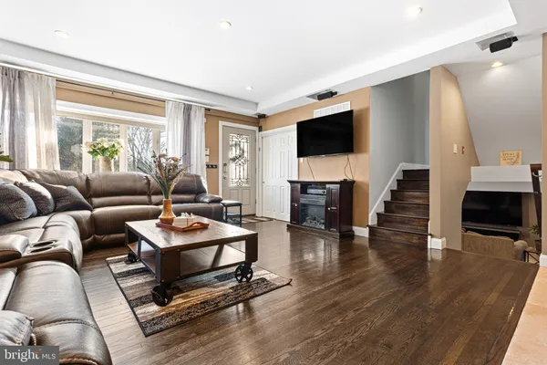 $950,000 | 165 Valley Drive, Southampton, PA 18966