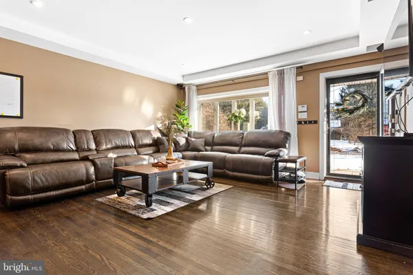 $950,000 | 165 Valley Drive, Southampton, PA 18966