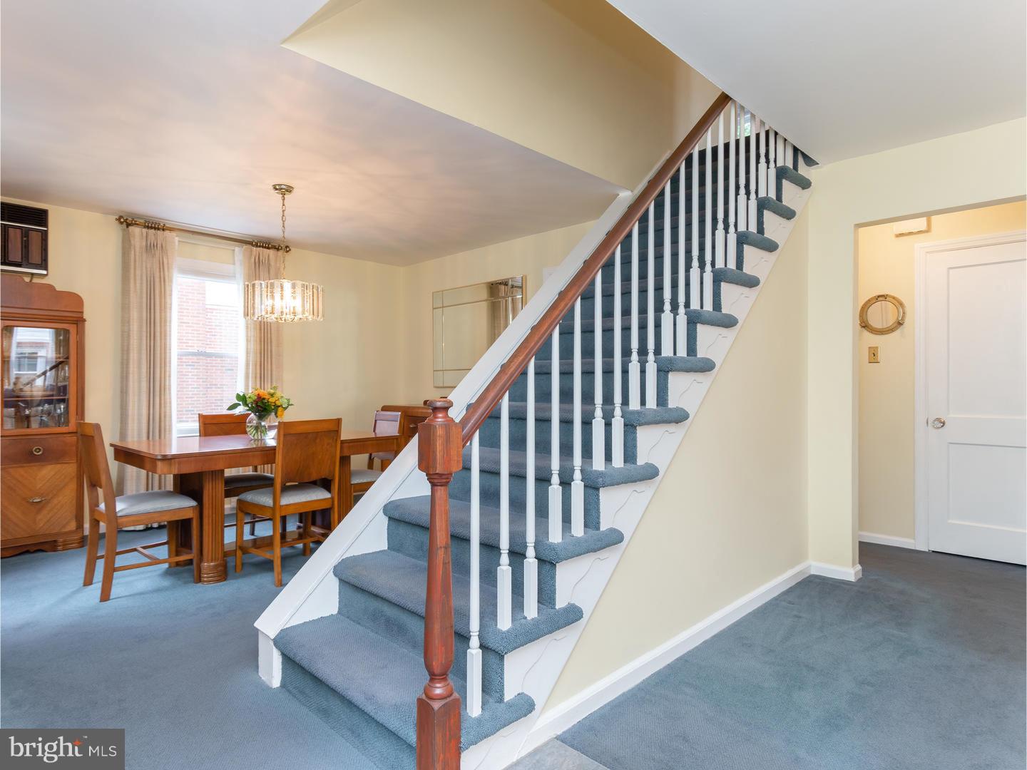 208 Golf Hills Road Havertown, PA 19083 - Photo 2 of 20 Living Room