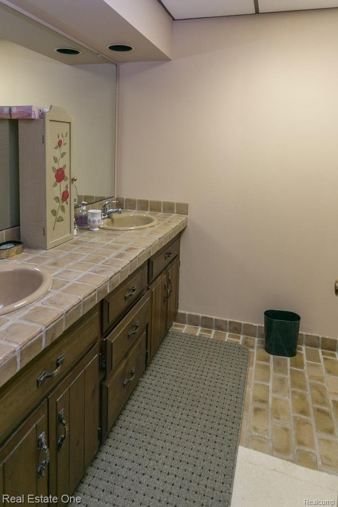 5941 Southgate Road Rochester, MI 48306 - Photo 48 of 72 5941SouthgateRd-47.jpg