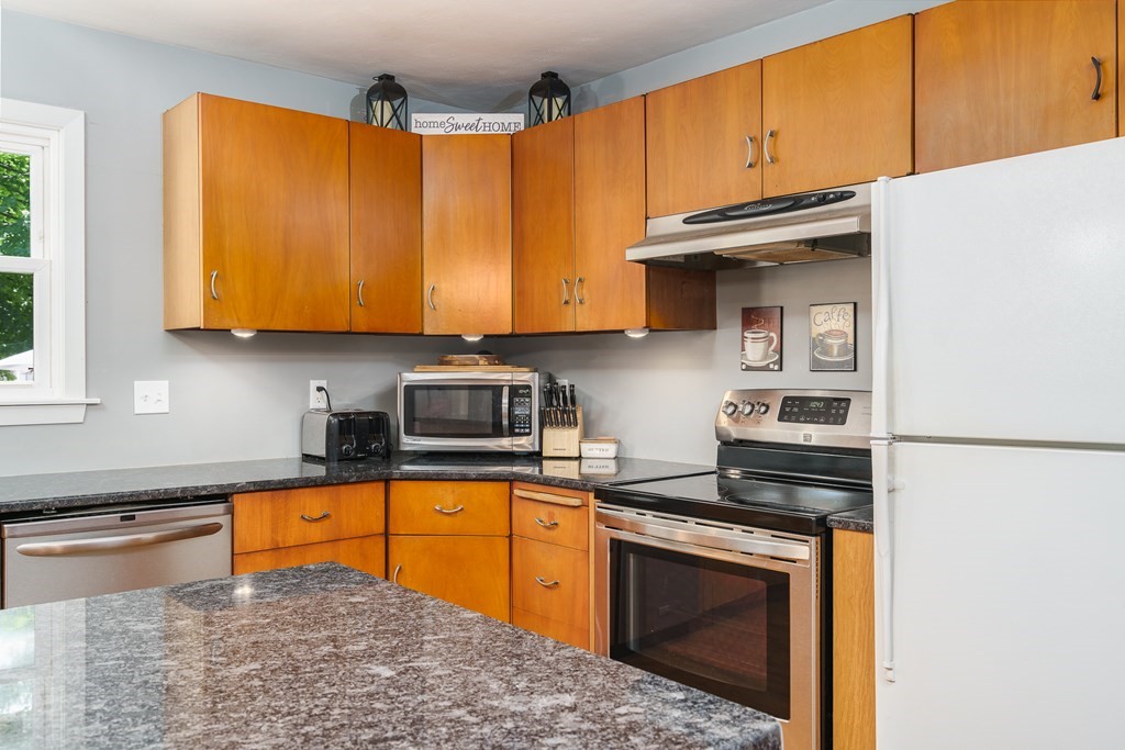 726 N Road Westfield, MA 01085 - Photo 20 of 42