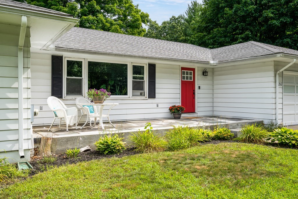 726 N Road Westfield, MA 01085 - Photo 4 of 42