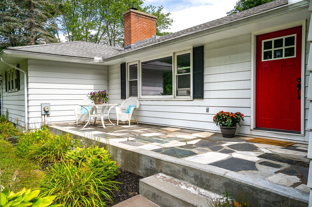 726 N Road Westfield, MA 01085 - Photo 6 of 42