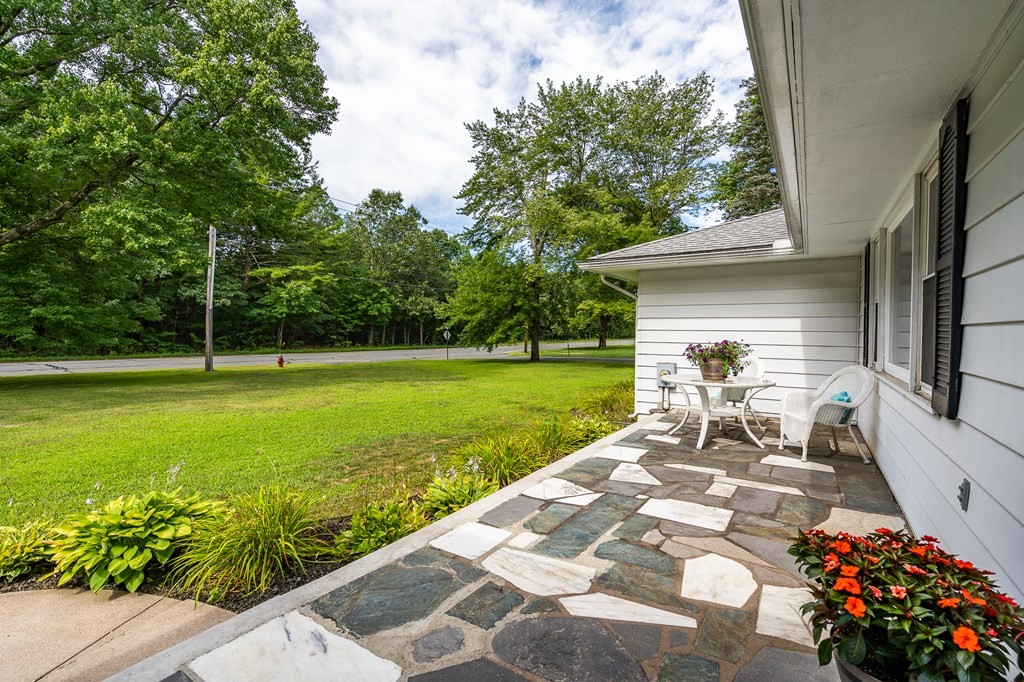 726 N Road Westfield, MA 01085 - Photo 7 of 42