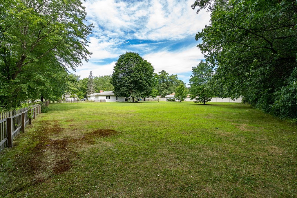 726 N Road Westfield, MA 01085 - Photo 9 of 42