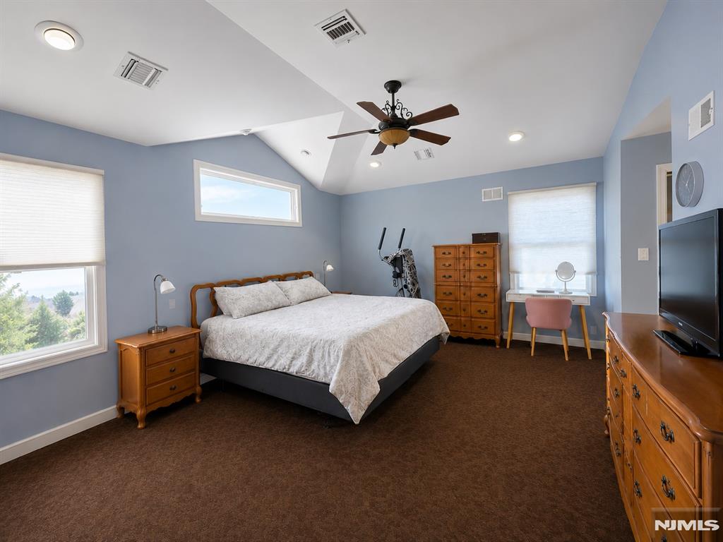 50 Highgate Terrace Bergenfield, NJ 07621 - Photo 9 of 12