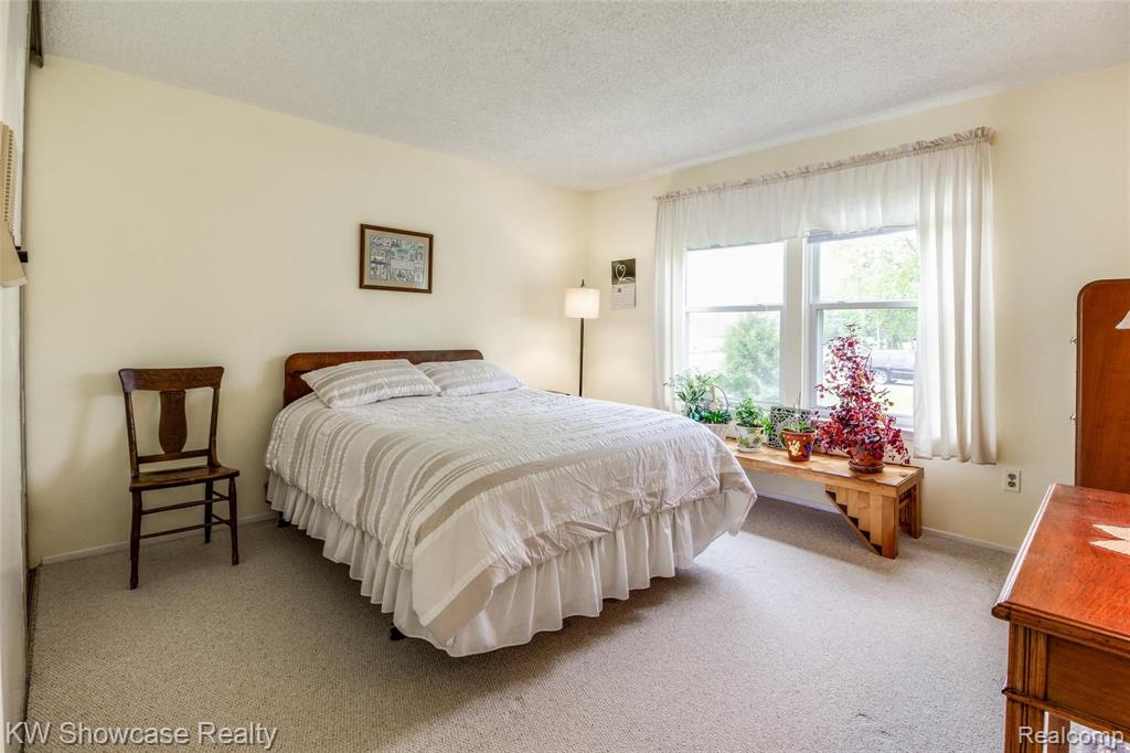 998 Hadley Road Rochester Hills, MI 48307 - Photo 33 of 42