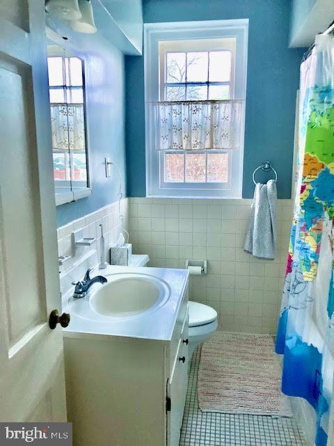 3871 Porter Street Northwest, Unit E293 Washington, DC 20016 - Photo 12 of 57 Bathroom main floor