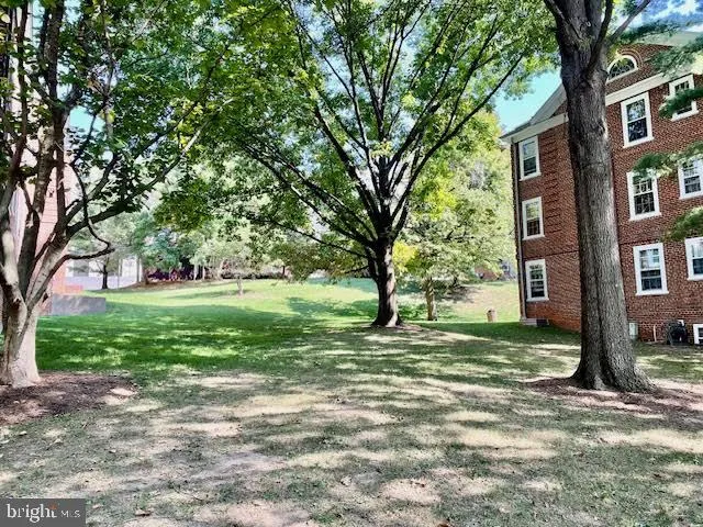 $2,950 | 3871 Porter Street Northwest, Unit E293, Washington, DC 20016