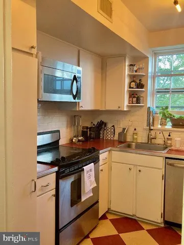 $2,950 | 3871 Porter Street Northwest, Unit E293, Washington, DC 20016