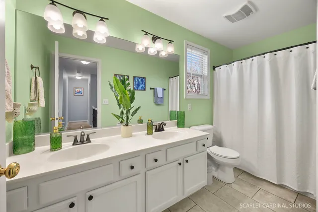 $335,000 | 430 Turnbury Court East, DeKalb, IL 60115