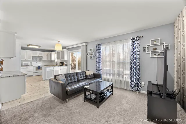 $335,000 | 430 Turnbury Court East, DeKalb, IL 60115