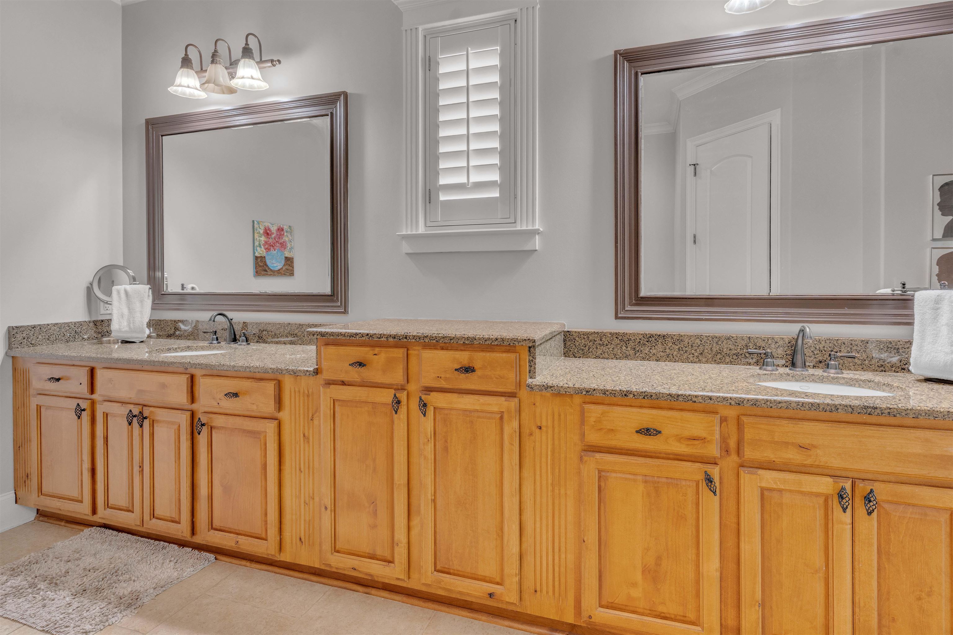 1218 Braystone Trail Collierville, TN 38017 - Photo 13 of 40 a bathroom with a sink and a mirror