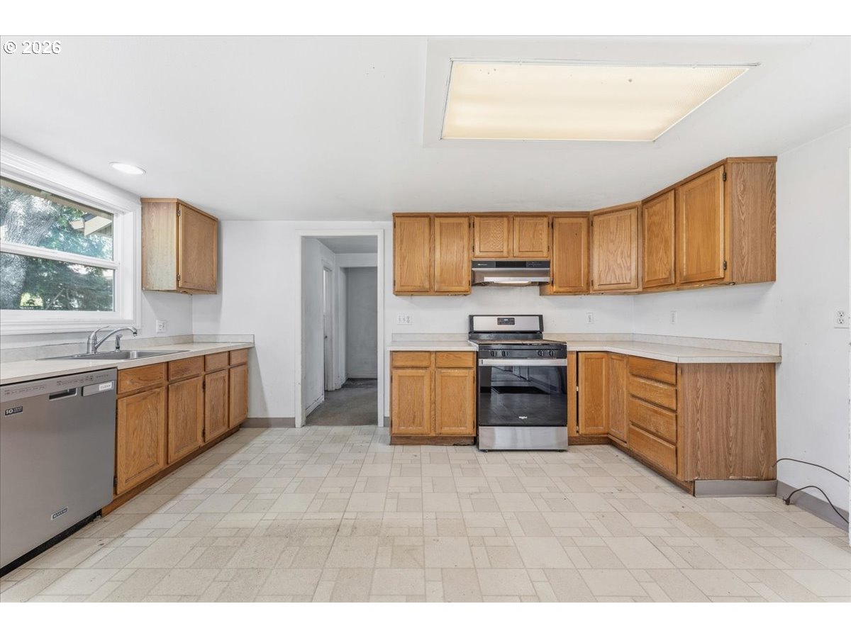 13209 Northeast San Rafael Street Portland, OR 97230 - Photo 11 of 35