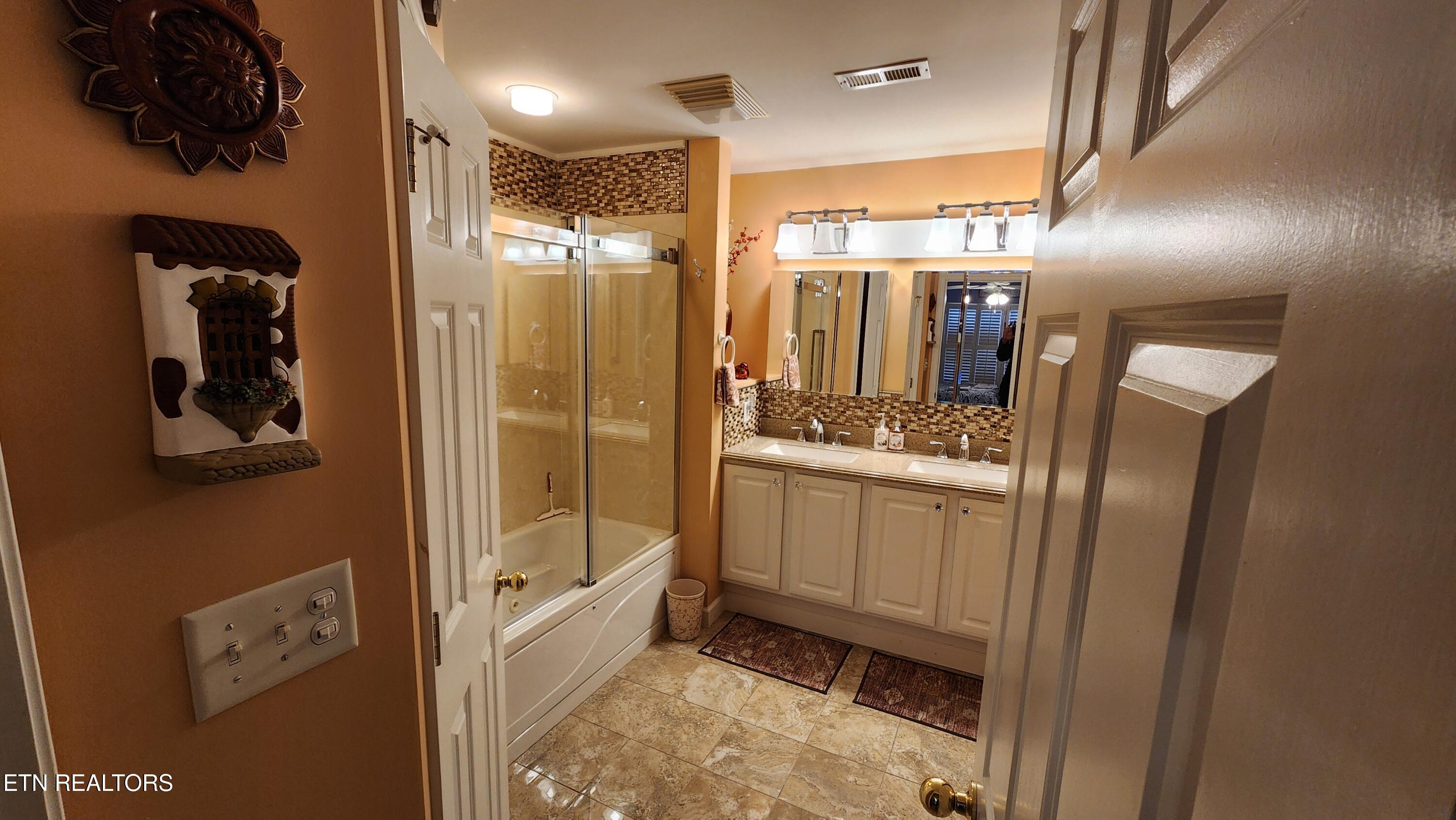 523 Apple View Way, Unit 401 Sevierville, TN 37862 - Photo 13 of 30 20251220_123336