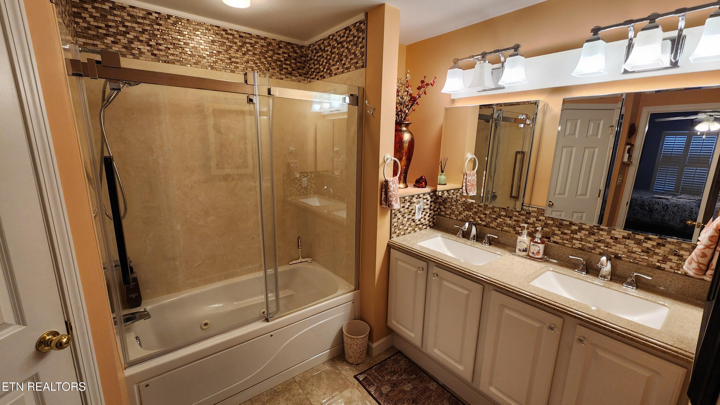 523 Apple View Way, Unit 401 Sevierville, TN 37862 - Photo 16 of 30 20251220_123436