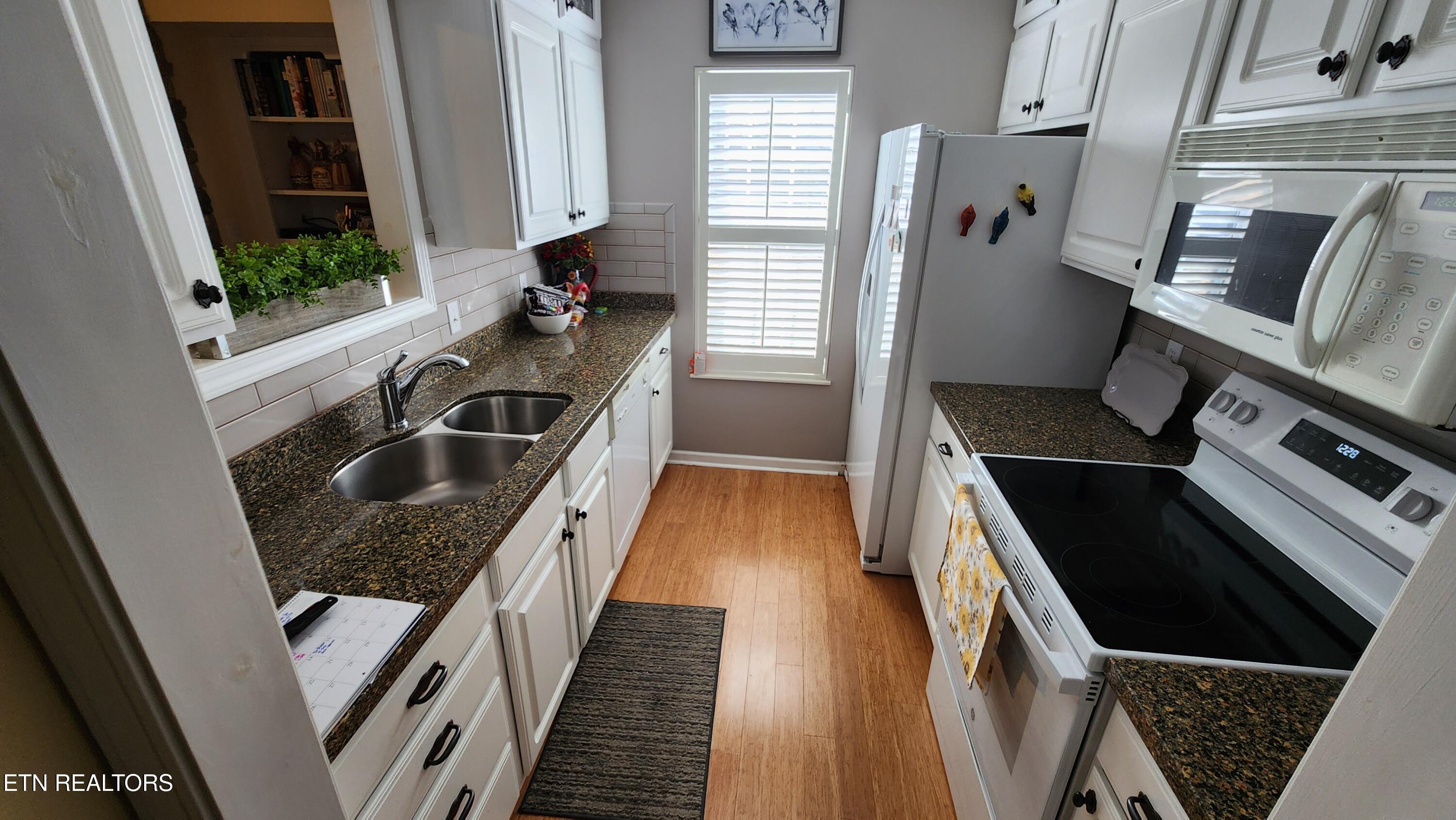 523 Apple View Way, Unit 401 Sevierville, TN 37862 - Photo 5 of 30 20251220_122846