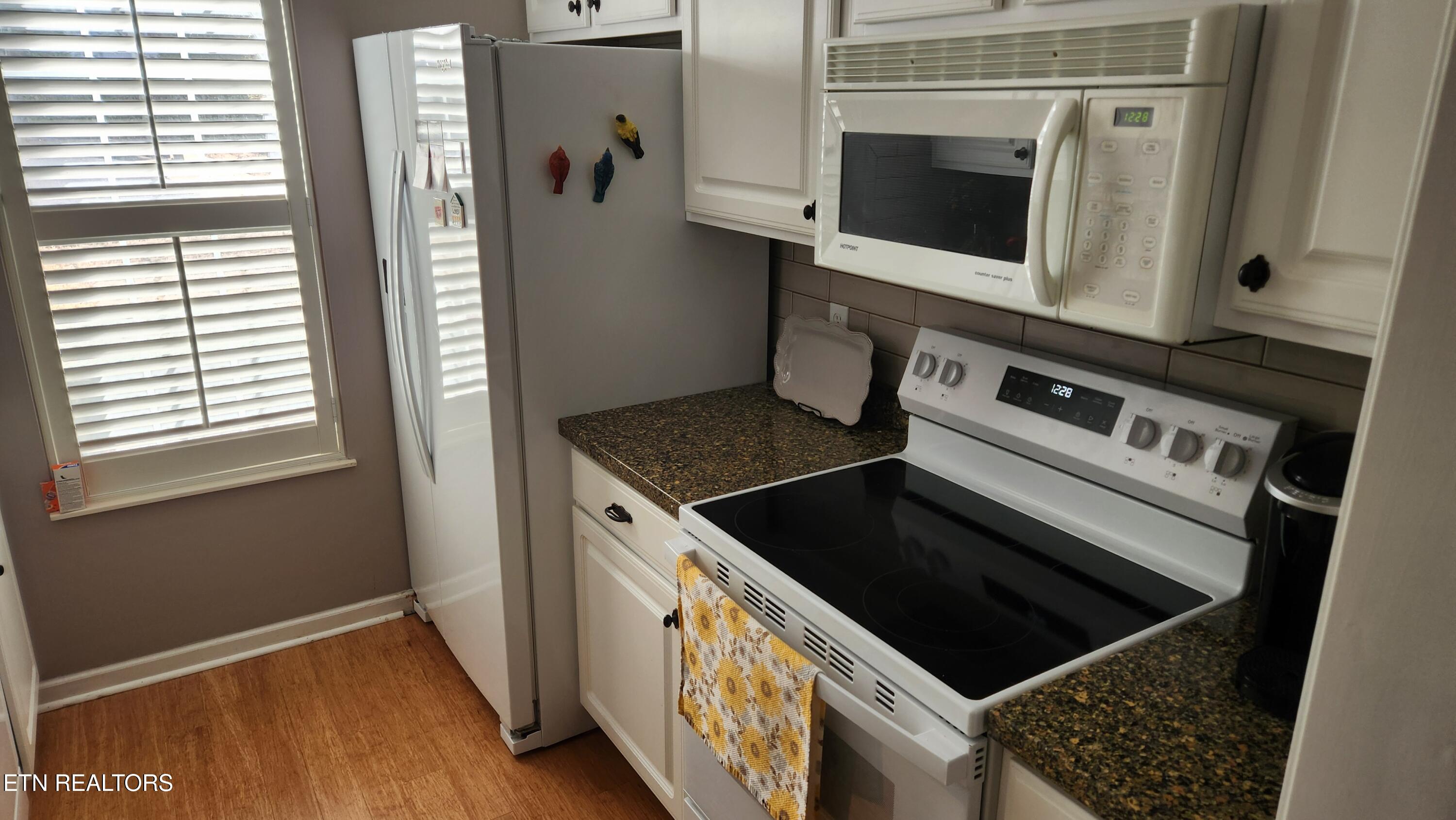 523 Apple View Way, Unit 401 Sevierville, TN 37862 - Photo 6 of 30 20251220_122905