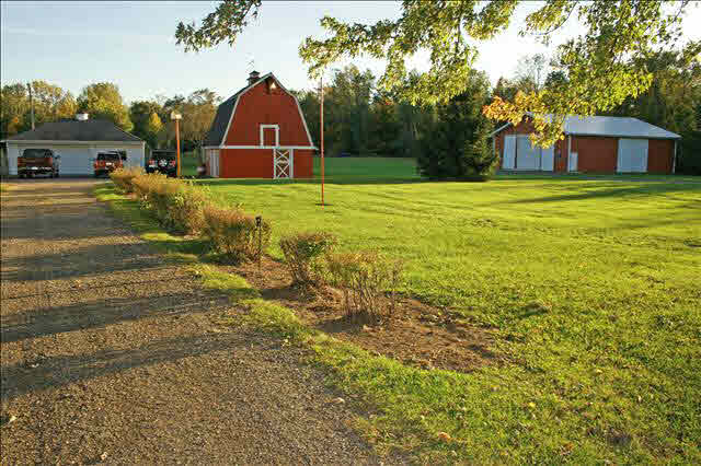 8575 Colf Road Carleton, MI 48117 - Photo 4 of 23