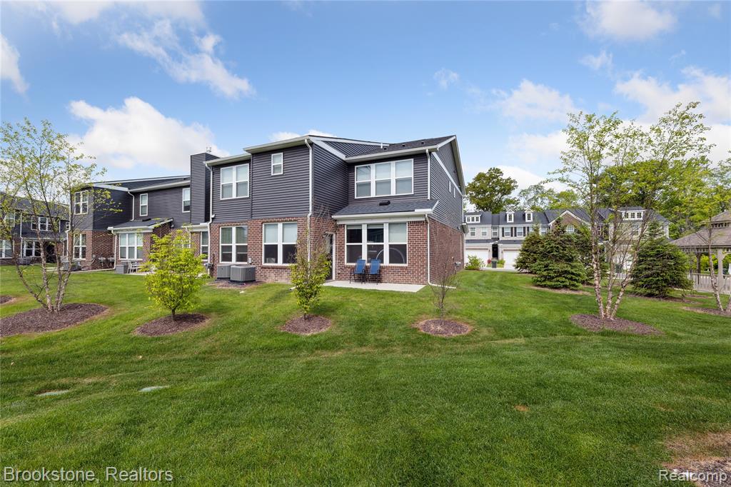 765 Hummingbird Drive Rochester Hills, MI 48307 - Photo 3 of 47