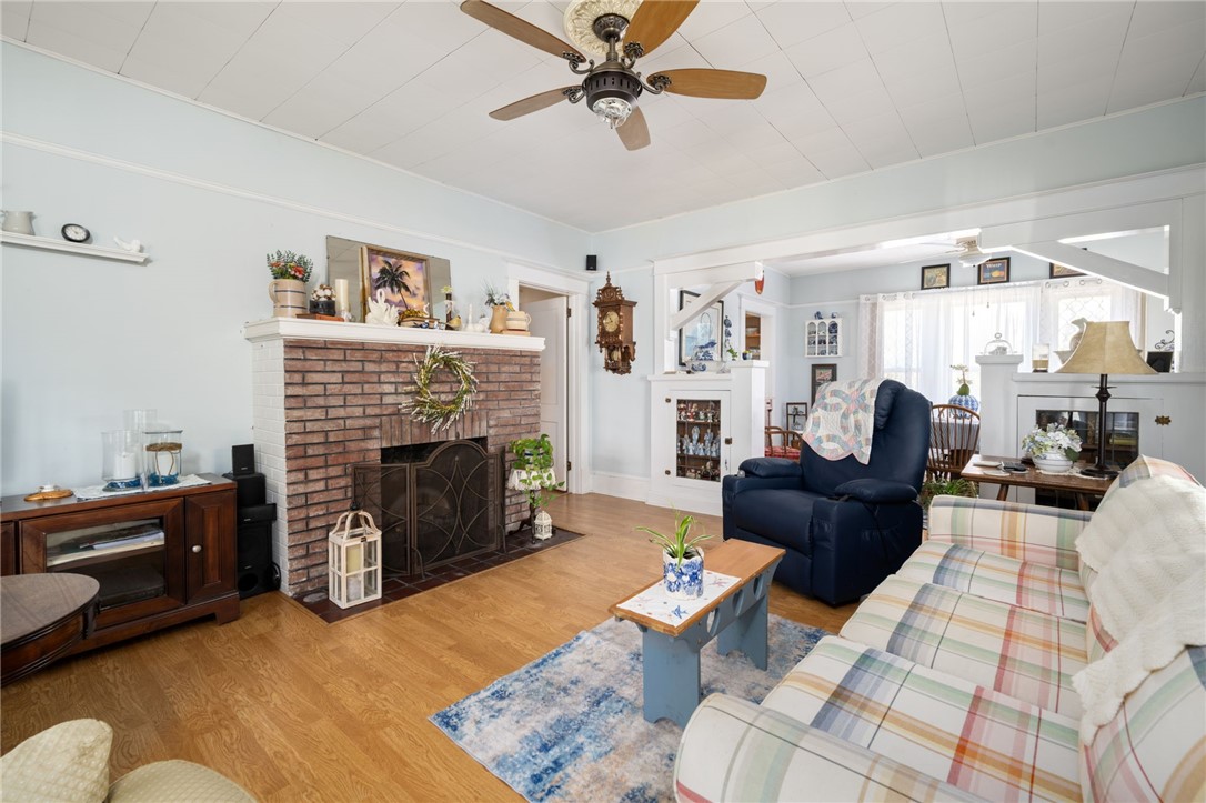 9115 Highway 1 Sebastian, FL 32958 - Photo 11 of 34 a living room with furniture and a fireplace