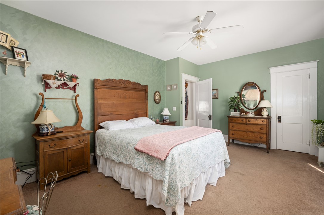 9115 Highway 1 Sebastian, FL 32958 - Photo 18 of 34 a bedroom with a bed and dresser