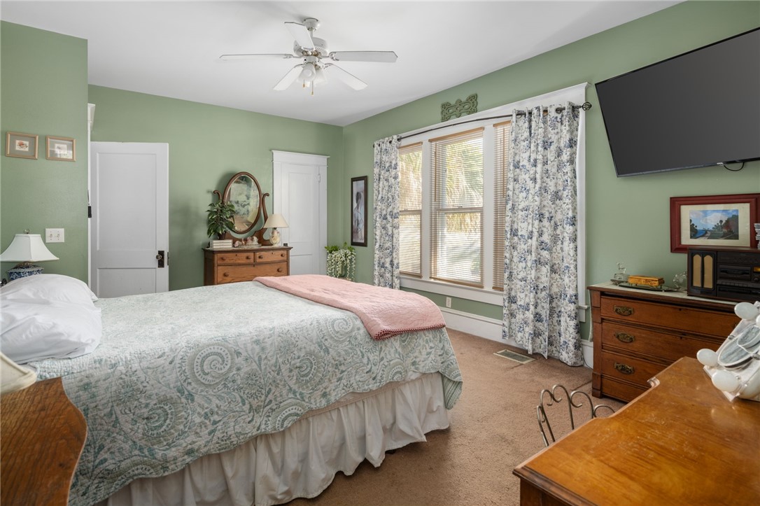 9115 Highway 1 Sebastian, FL 32958 - Photo 19 of 34 a bedroom with a bed and a flat screen tv