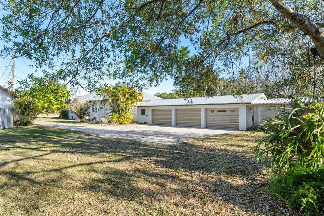 9115 Highway 1 Sebastian, FL 32958 - Photo 4 of 34 a house that has a tree in front of the house