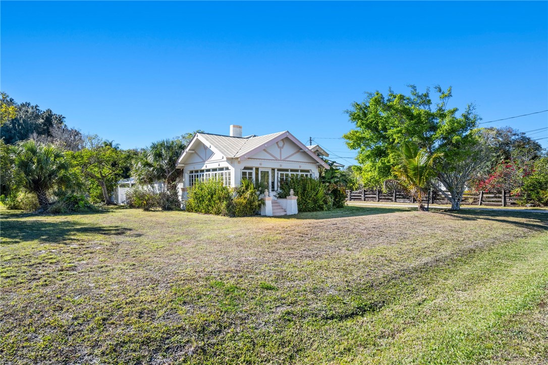 9115 Highway 1 Sebastian, FL 32958 - Photo 5 of 34 a front view of a house with a yard and a big yard