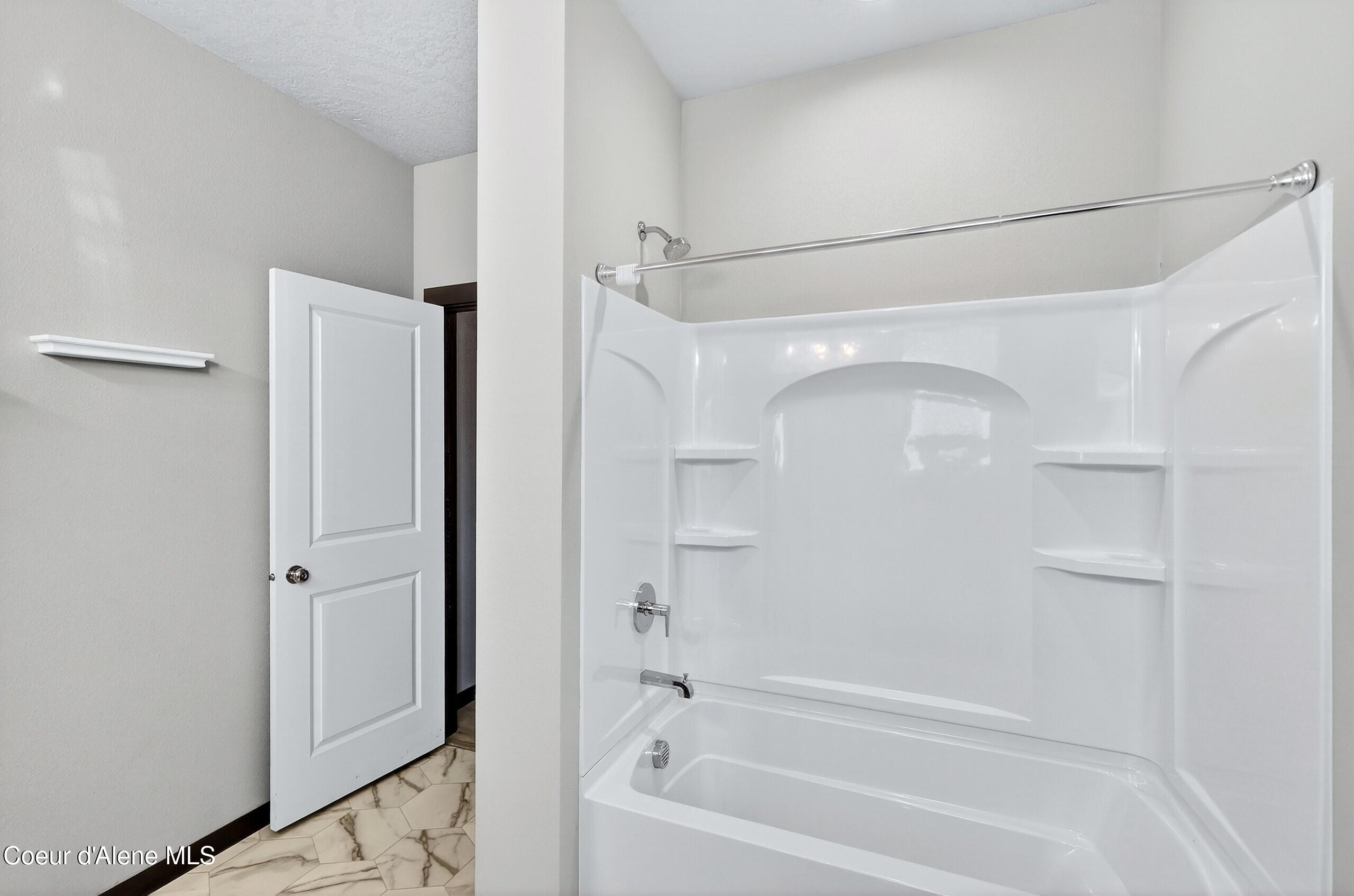 193 Inkwood Street Post Falls, ID 83854 - Photo 24 of 54 022_Guest Bath
